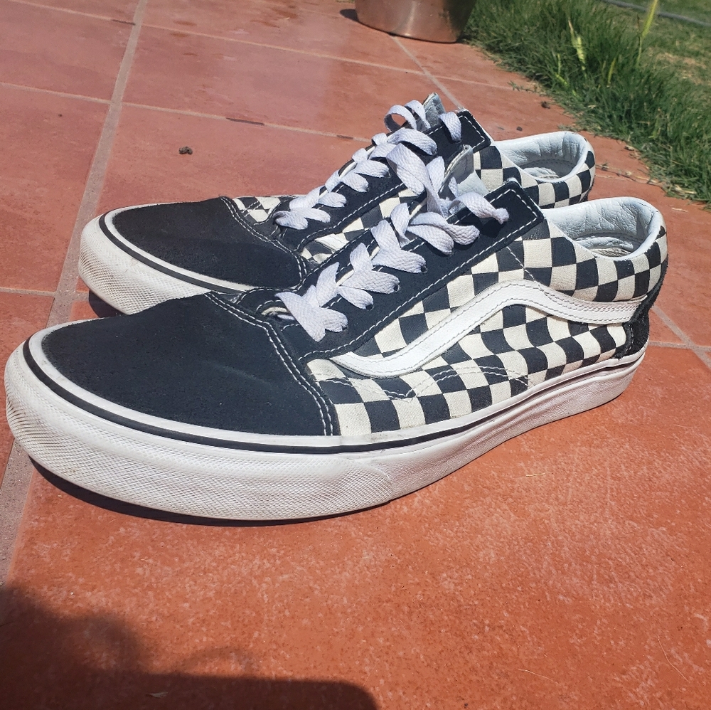 Van's old skool checkerboard skate shoe